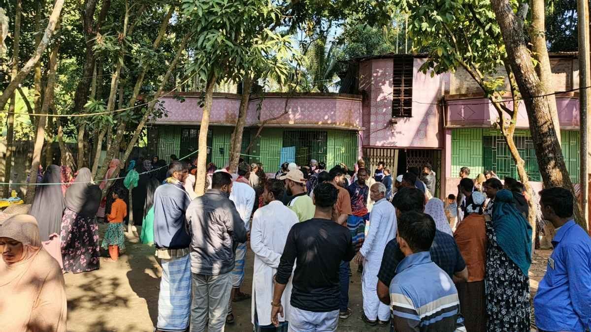 মধ্যরাতে লক্ষ্মীপুরে হাতুড়ি দিয়ে বৃদ্ধাকে পিটিয়ে হত্যা