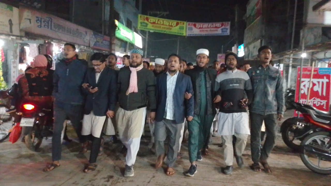 ওসমান হাদির ওপর হামলার প্রতিবাদে গাইবান্ধা সুন্দরগঞ্জে বিক্ষোভ মিছিল