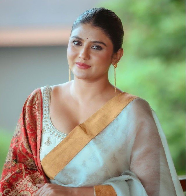 বিজেপি ছেড়ে তৃনমুলে পর্নো মিত্র।