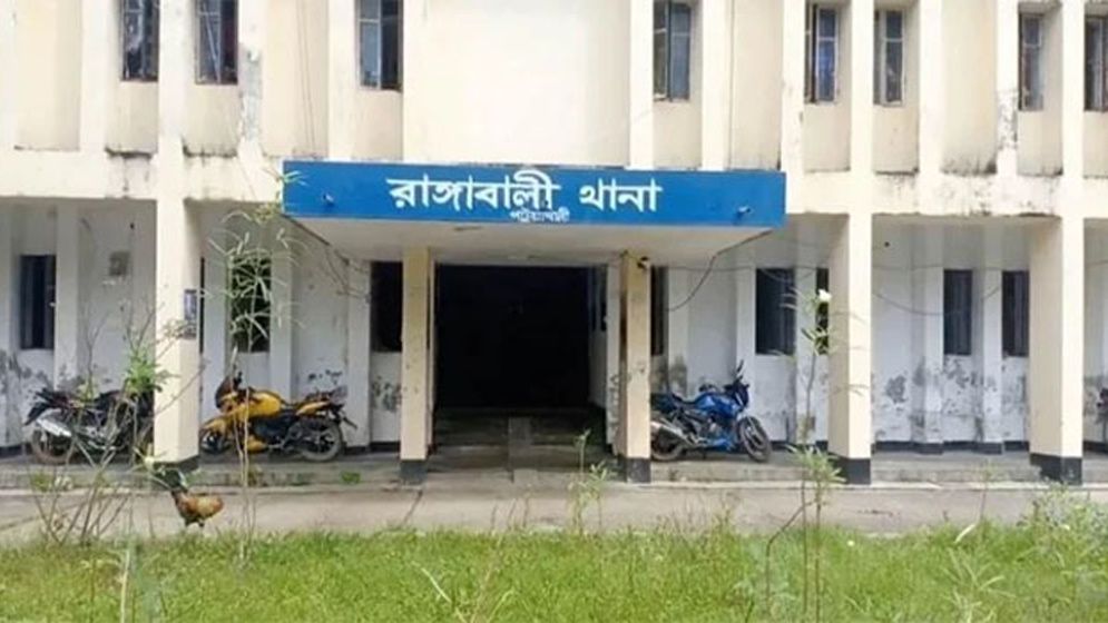 রাঙ্গাবালীর চরমোন্তাজে খালি ঘর থেকে ১৩ বছর বয়সী কিশোরের ঝুলন্ত মরদেহ উদ্ধার