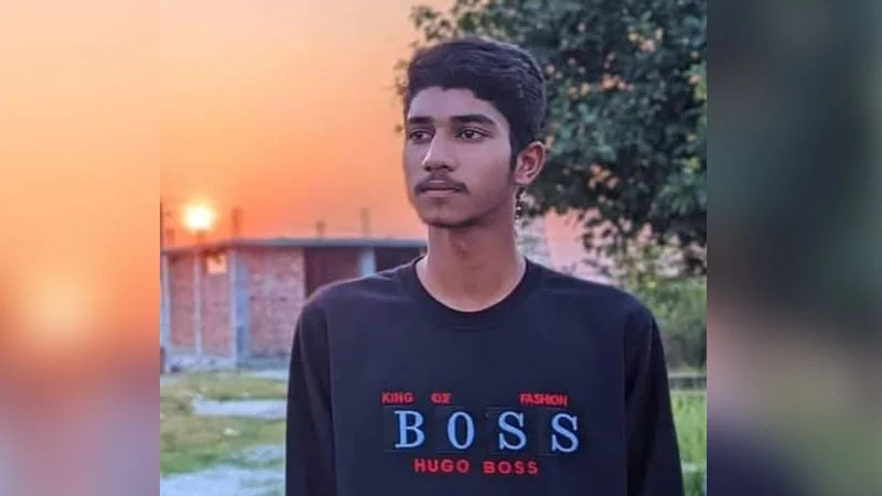 সিরাজগঞ্জে প্রকাশ্যে কলেজছাত্রকে কুপি/য়ে  হ/ত্যা