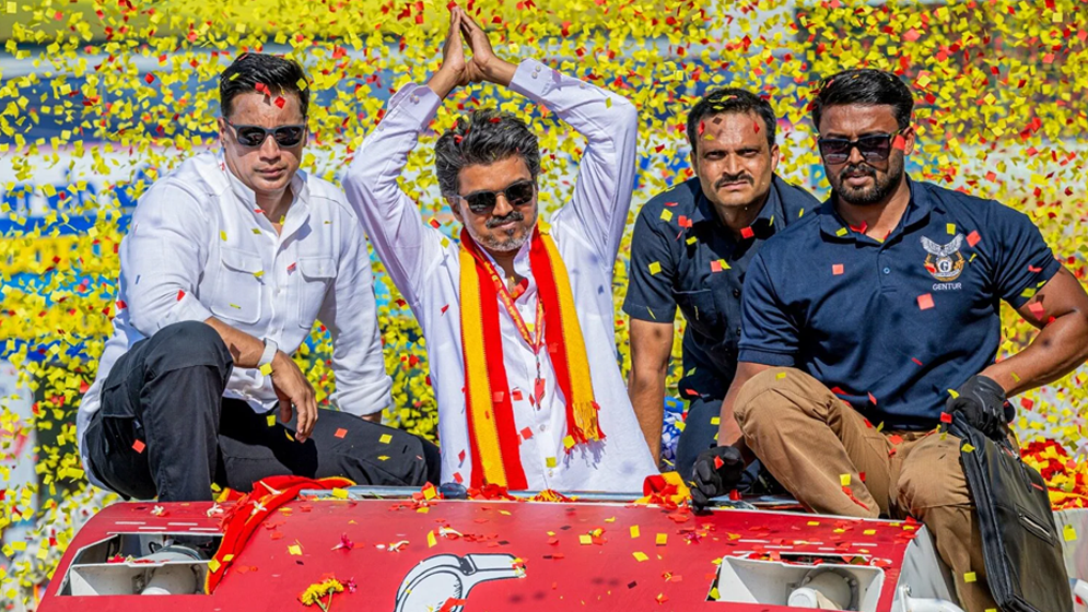 কলেজ ড্রপআউট থেকে মুখ্যমন্ত্রী: যেভাবে নিজের চিত্রনাট্য নিজেই বদলে দিলেন বিজয়